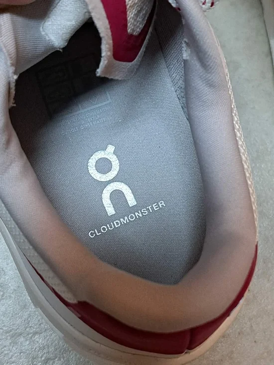 On Cloud Running Women's Cloudmonster shoes - Ivory/Grenadine - Wmn's sz 7 - Picture 7 of 9